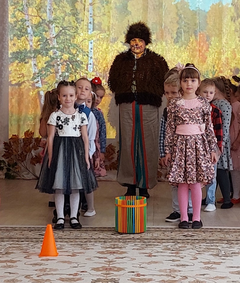 Песня заглянул осенний праздник в каждый. Мбдоу детский сад 37 мкр заводской. Сценарий осеннего праздника волшебный сундучок. Осенняя ярмарка утренник в детском саду. Сценарий осеннего праздника волшебный сундучок.